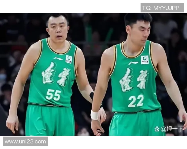 CBA广东队与上海队激战第四节精彩录像回顾与分析